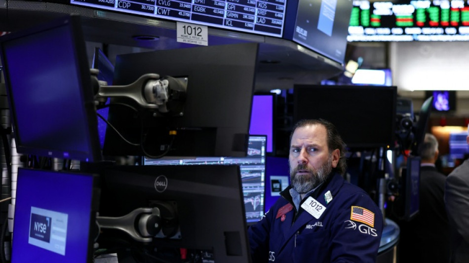 Wall Street ouvre en ordre dispers&eacute;, dig&egrave;re les chiffres moroses de l'emploi priv&eacute;