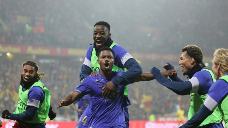 Lens lose, giving PSG chance to reclaim Ligue 1 lead