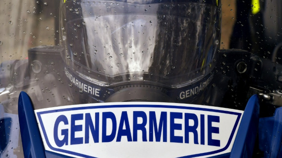 Le conducteur du v&eacute;hicule ayant mortellement percut&eacute; un gendarme a &eacute;t&eacute; "interpell&eacute; &agrave; Cannes", annonce Darmanin