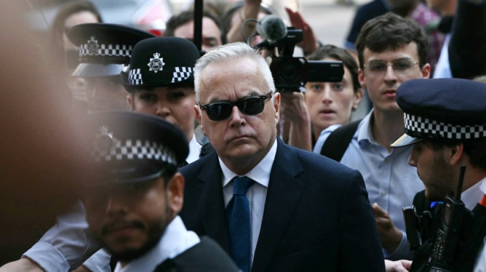 L'ex-vedette de la BBC Huw Edwards reconna&icirc;t avoir re&ccedil;u des images p&eacute;dopornographiques