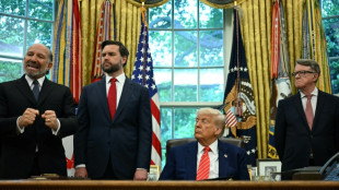 Trump revela acordo comercial com Reino Unido, o primeiro desde 'tarifaço'