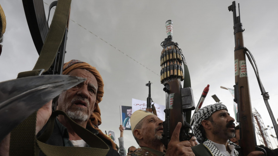 Houthi, abbiamo attaccato un aeroporto saudita