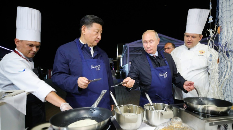 Xi y Putin destacan relaciones antes de "viaje de paz" a Mosc&uacute;