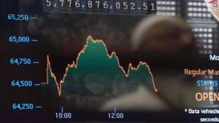 Borsa: Asia a ranghi ridotti, Tokyo chiusa, Shanghai +0,55%