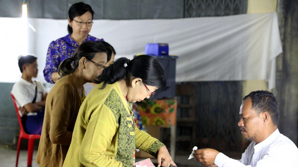 Aprono le urne in Myanmar, partito filo-militare &egrave; favorito