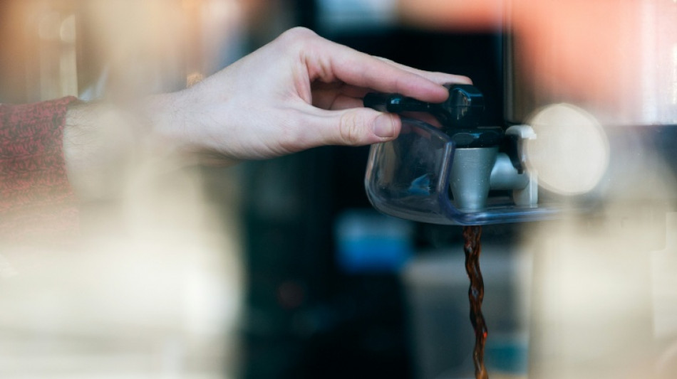Canadienses y mexicanos se vengan del caf&eacute; americano