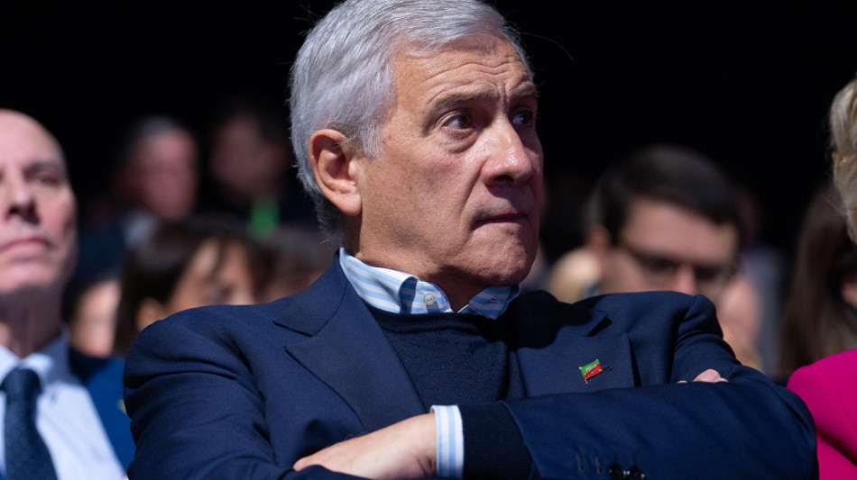 Tajani, 'con le banche servono prudenza e dialogo, no alle scelte imposte'