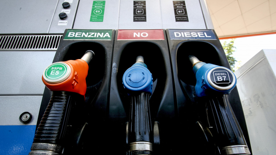 Mimit, prezzo medio benzina self sale a 1,911 euro