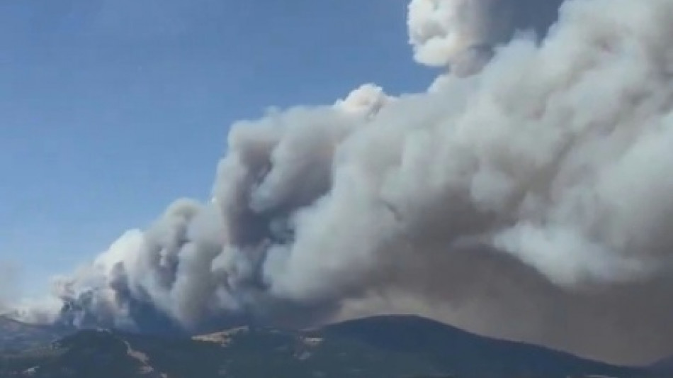 El "peor incendio de la historia" en la regi&oacute;n de Madrid deja 19.000 evacuados o confinados