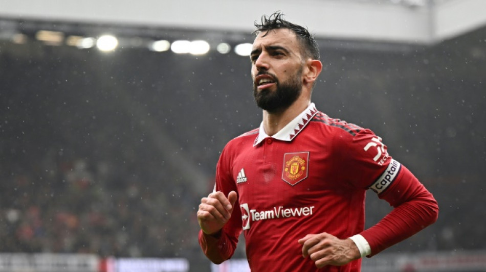 Man Utd edge past Villa to strengthen top-four push