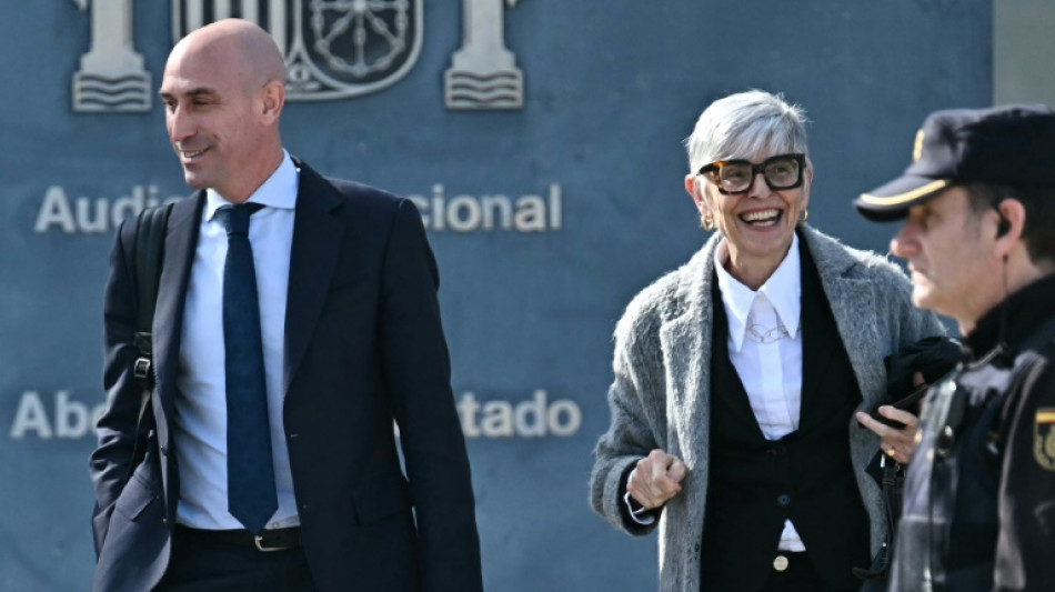 Fin du procès de l'ex-patron du football espagnol accusé d'avoir embrassé une joueuse