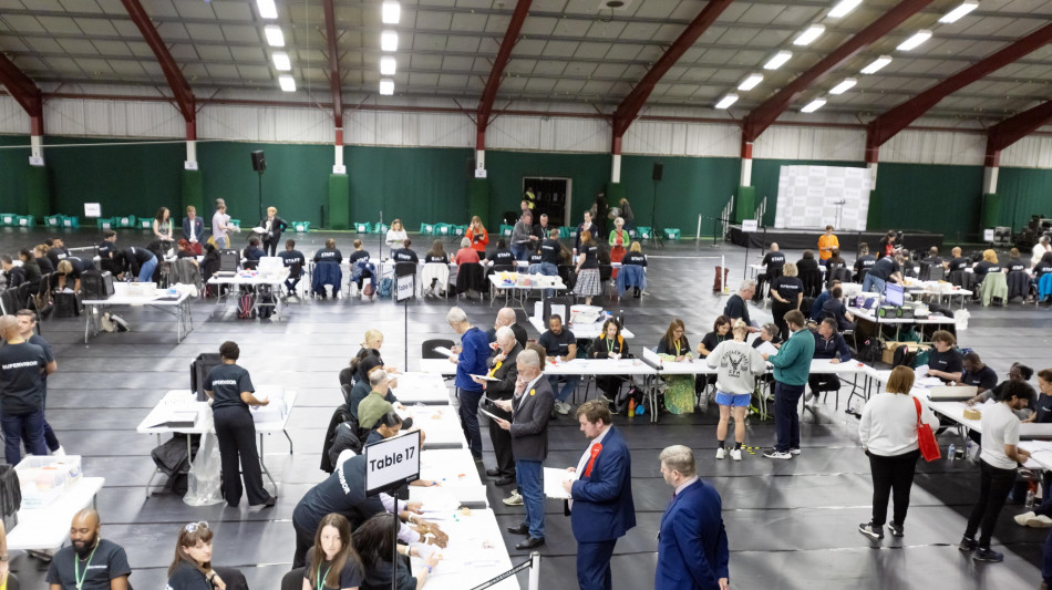 Al via le elezioni locali in Gb, prevista ascesa dei populisti