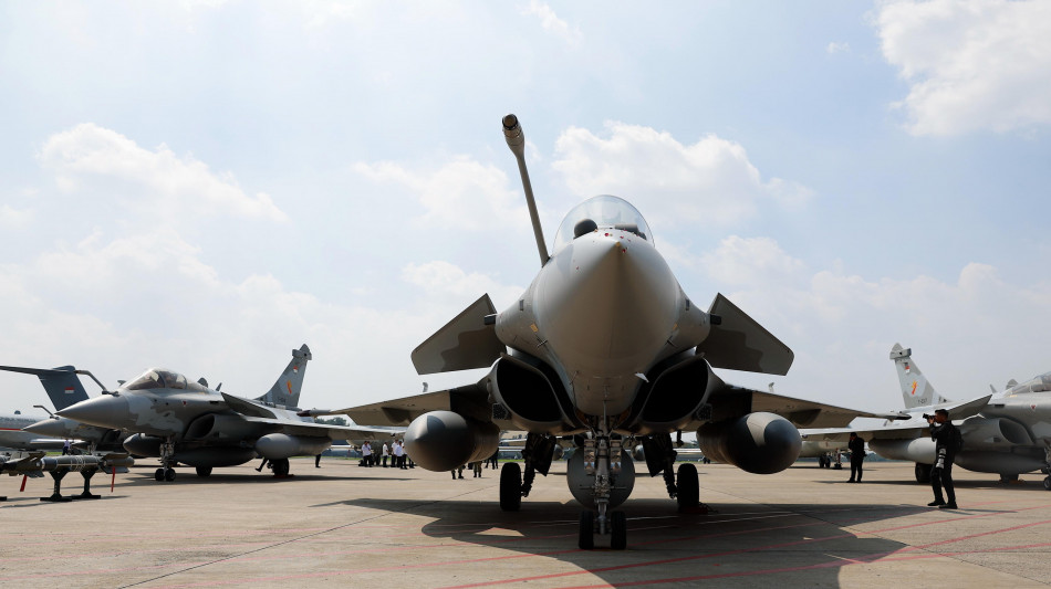 La Russia vieta per 5 mesi l'export di carburante per i jet