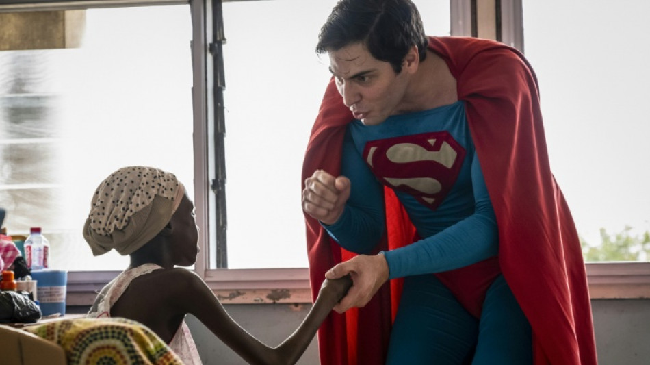 El "Superman brasile&ntilde;o" devuelve la esperanza a ni&ntilde;os enfermos en su primera gira por &Aacute;frica