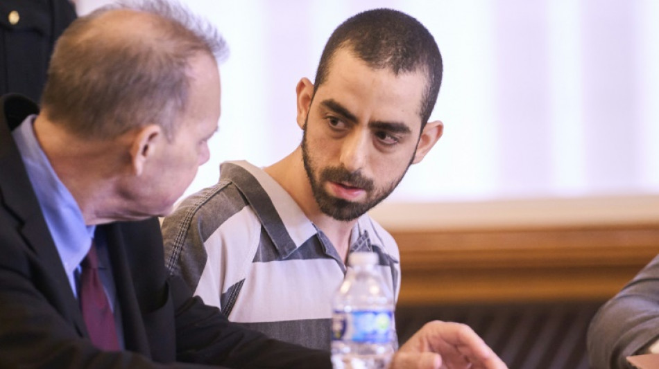 El escritor Salman Rushdie, "satisfecho" con la condena de su agresor a 25 años de prisión