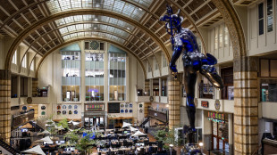 Borsa: l'Europa termina poco mossa in attesa Fed, Parigi -0,4%
