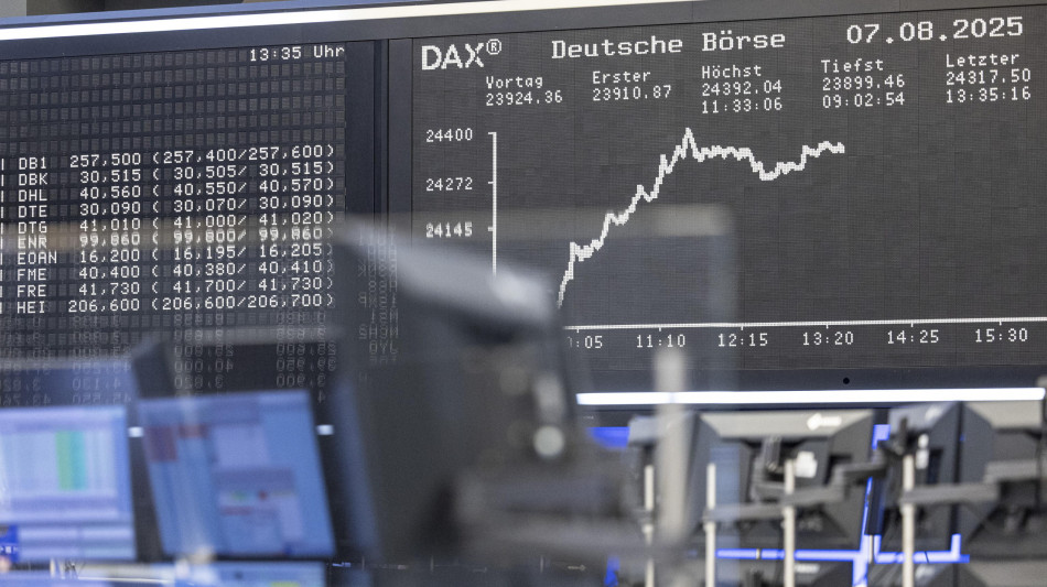 Borsa: l'Europa chiude cauta in attesa della Fed, Francoforte +0,49%