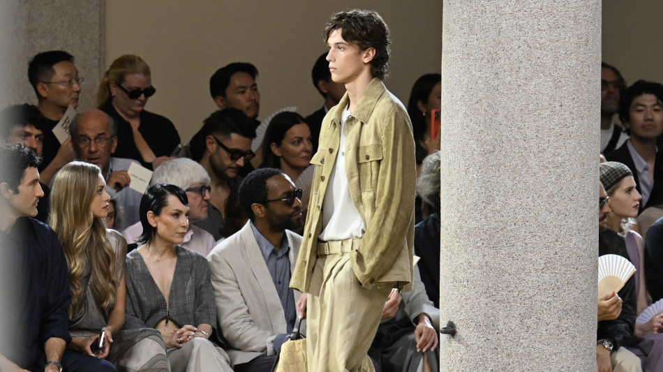 Armani al lavoro con Boston Consulting per espandersi nell'ospitalit&agrave; e nelle borse
