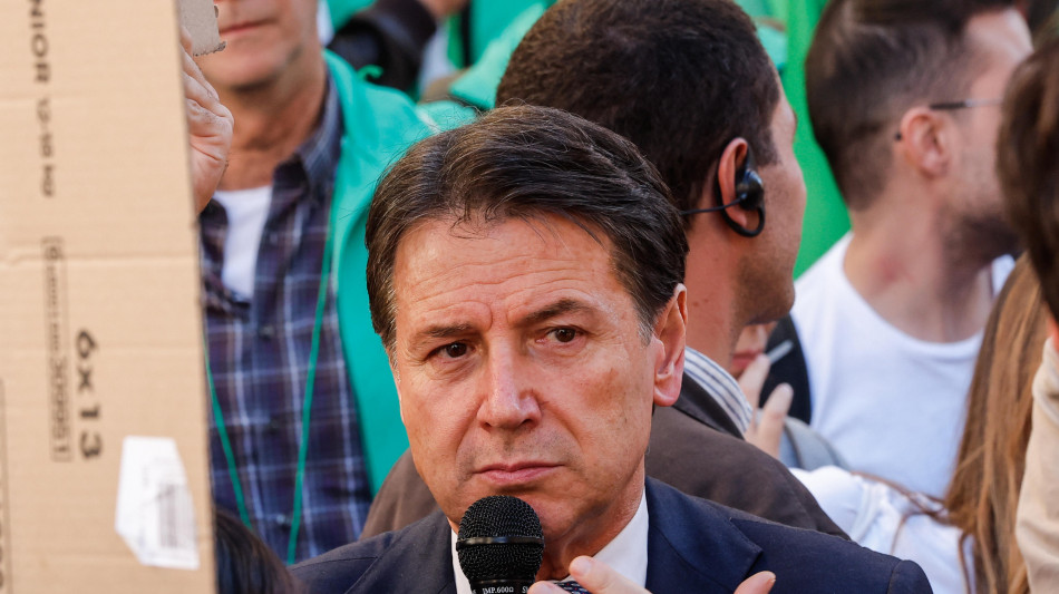 Conte incontra Sarandon e parla sul palco della protesta degli studenti in piazza