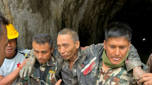 Dois novos resgates no Nepal mant&ecirc;m esperan&ccedil;a dez dias ap&oacute;s avalanche