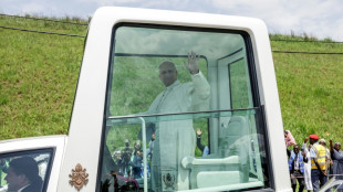 Em visita a Camar&otilde;es, papa denuncia 'tiranos' que 'devastam' o mundo
