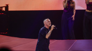 Eros Ramazzotti operato alle corde vocali, "sto bene, ma devo riposare. Stop al tour"