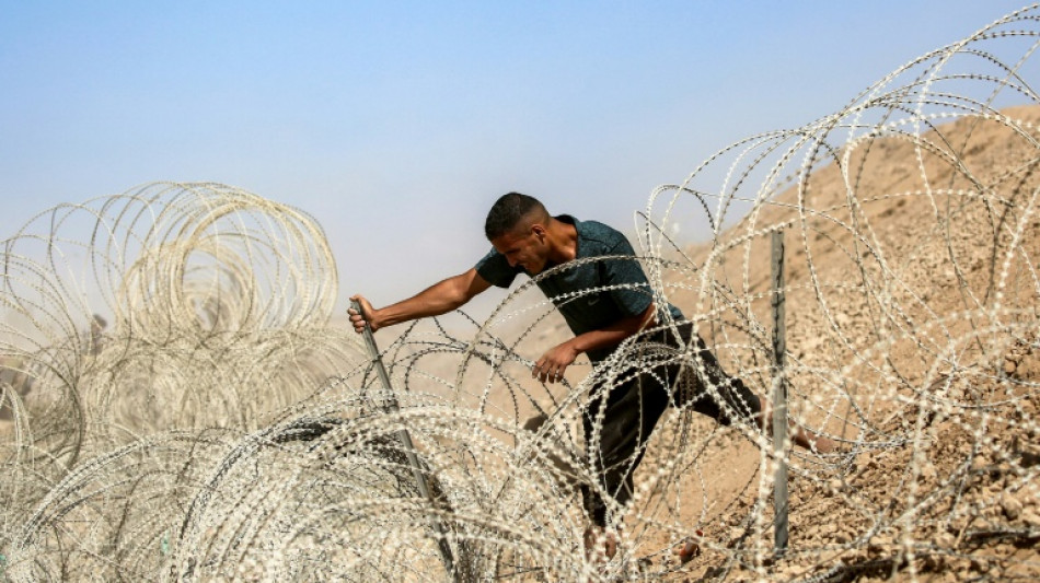 La Defensa Civil de Gaza dice que hall&oacute; 55 cad&aacute;veres tras el repliegue de Israel