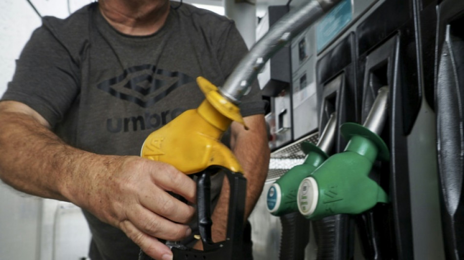Hausse des prix &agrave; la pompe: coup dur pour les automobilistes qui n'ont "pas le choix"