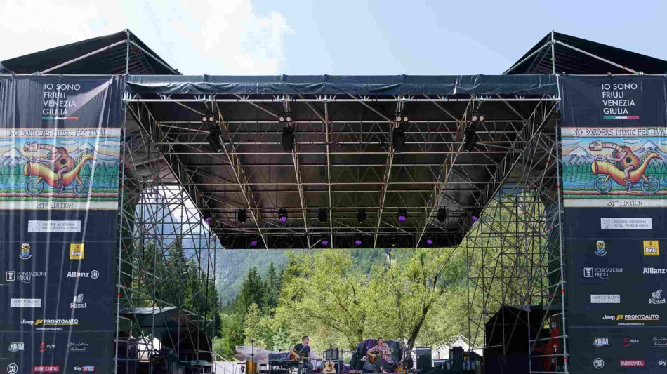Con Tom Smith ed Elvis Costello al via il No Borders Music Festival