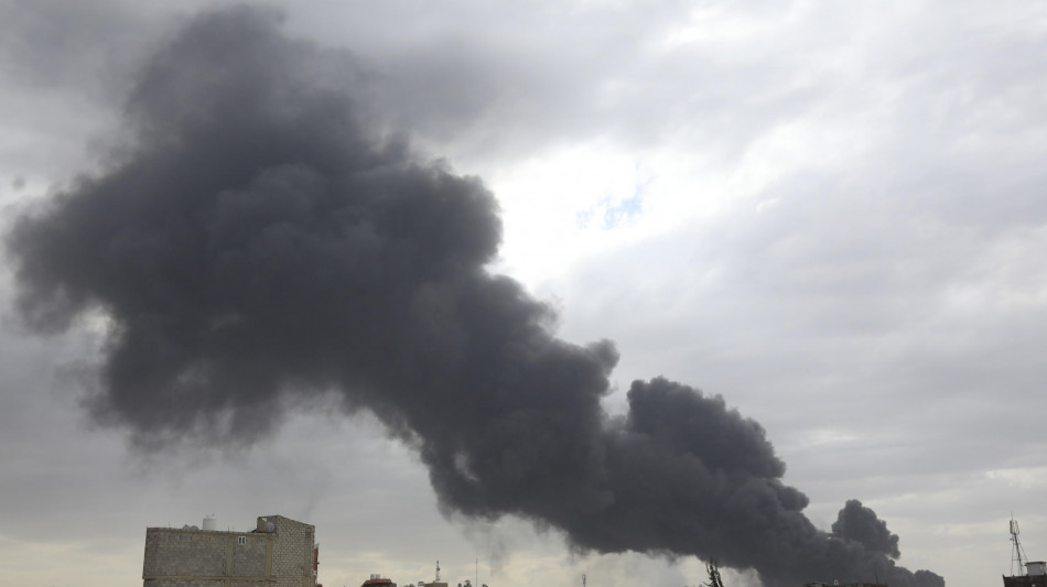 Idf attacca porto Hodeida controllato da Houthi in Yemen