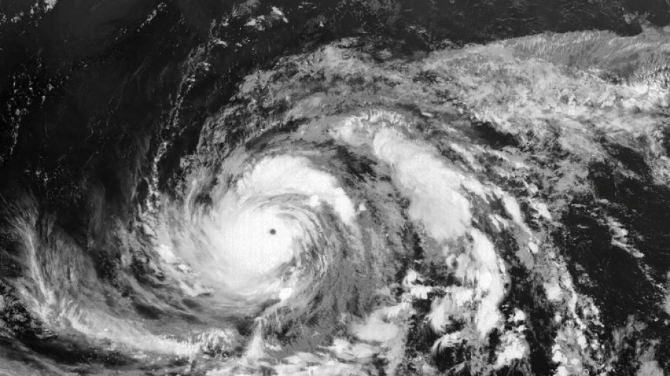 L'&icirc;le de Guam se pr&eacute;pare &agrave; l'arriv&eacute;e imminente du typhon Mawar
