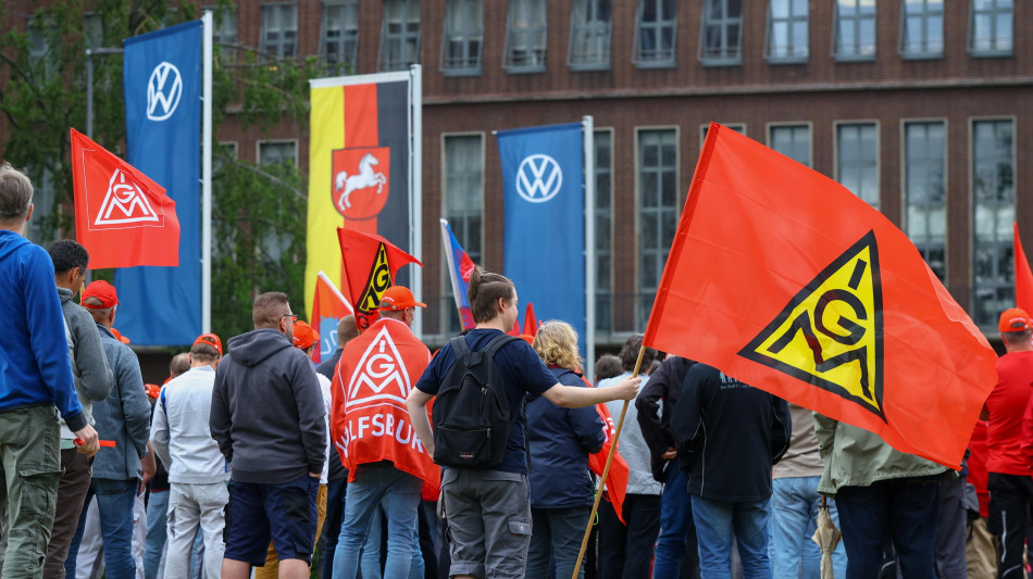 Tagli al management in Volkswagen, 'via un quarto dei posti'