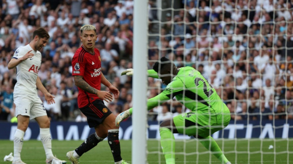 Spurs sink toothless Man Utd, 10-man Liverpool get first win