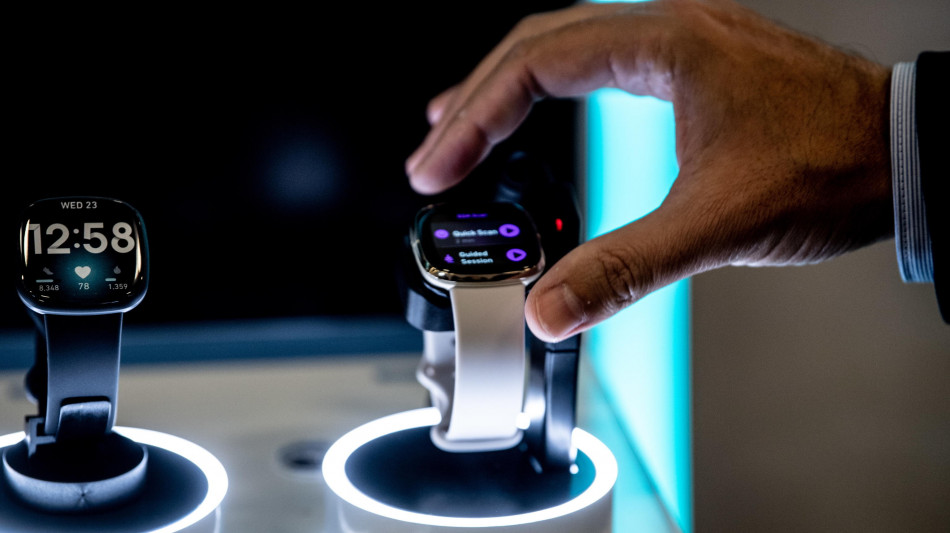 L'Ue esenta smartwatch e giocattoli elettrici da obblighi di rimovibilit&agrave; batterie