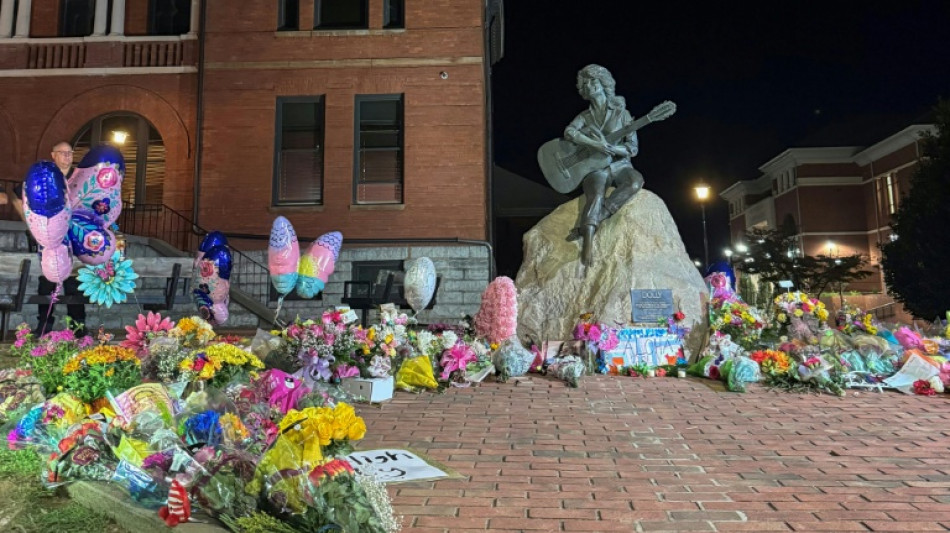 "Sainte patronne du Tennessee": la ville natale de Dolly Parton pleure sa l&eacute;gende