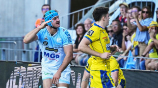 Capilla and Carreras doubles send Bayonne top in France