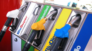 Staffetta, sale prezzo benzina, self a 1,733 euro al litro