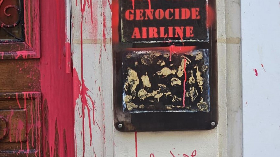 'Genocide Airlines', imbrattata la sede di El Al a Parigi