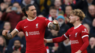 Liverpool vence Burnley (3-1) e recupera lideran&ccedil;a do Ingl&ecirc;s; City bate Everton