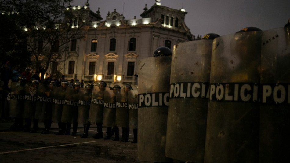 Cuatro m&uacute;sicos y un vendedor, heridos en un ataque durante un concierto en Lima