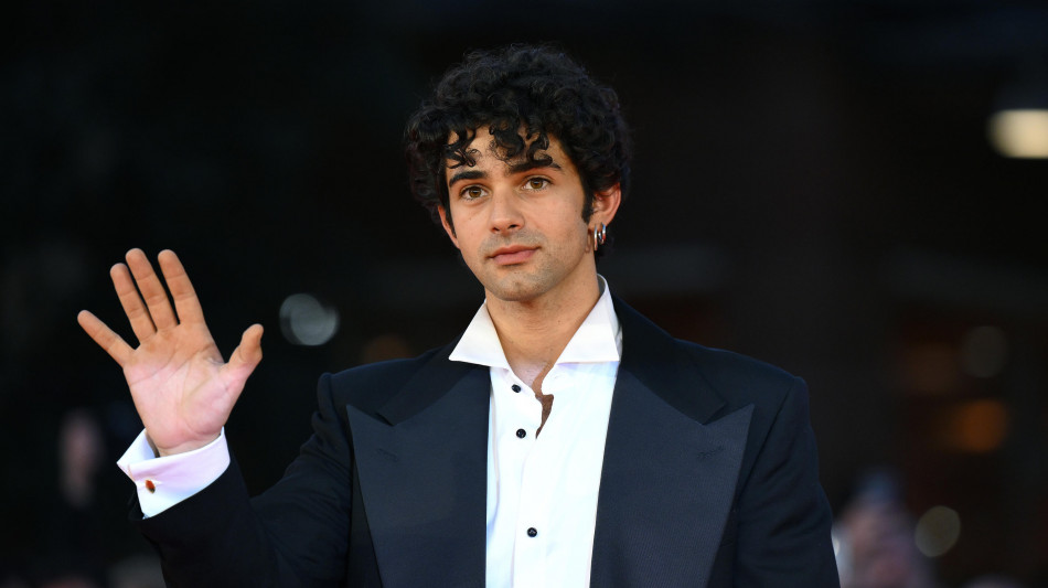 Incassi Cinetel, resta primo il biopic su Pino Daniele, Je so' pazzo