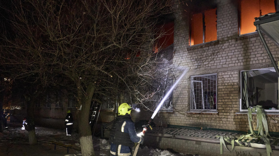Intenso attacco russo da tre ore anche a Kharkiv