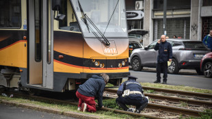 Deraglia un tram a Milano e investe alcune persone