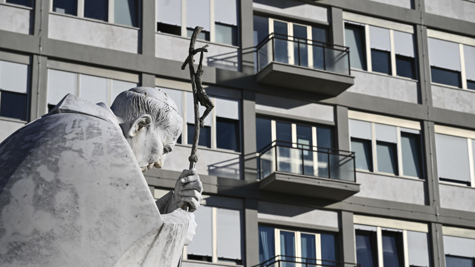 Parolin, se il Papa star&agrave; meglio far&agrave; l'Angelus dal Gemelli
