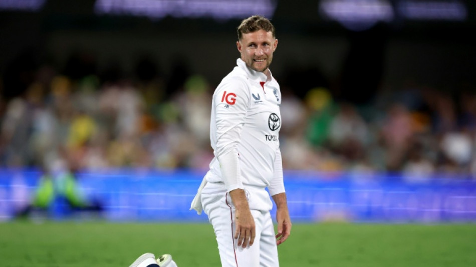 Root says England still 'well and truly' in second Ashes Test