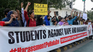 Estudantes protestam contra agressões sexuais nas escolas do Paquistão