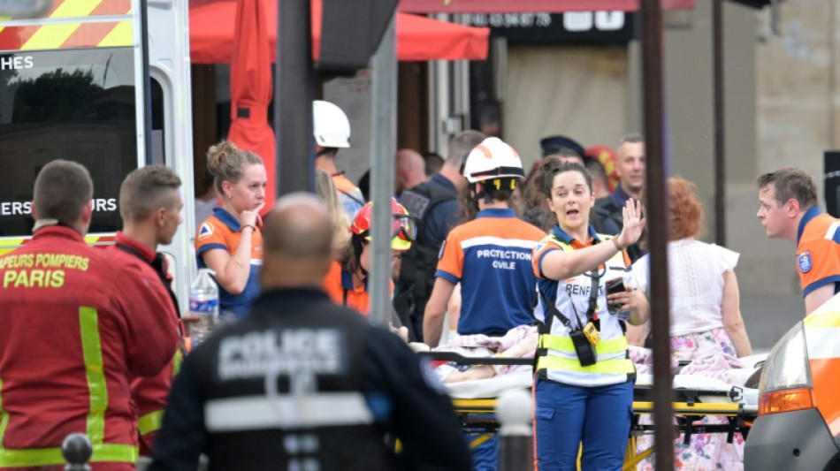 Effondrement d'un immeuble &agrave; Paris: une personne toujours port&eacute;e disparue, six bless&eacute;s graves