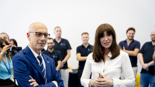 Bernini visita nel Torinese la fabbrica di satelliti di Space Industries