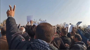 Aktivisten: Sicherheitskr&auml;fte im Iran schie&szlig;en auf Demonstranten in Heimatstadt von Mahsa Amini