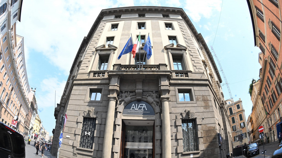 Farmaci, scendono a 4 mesi i tempi di approvazione di Aifa